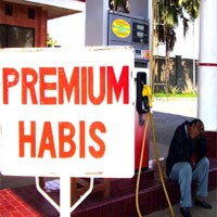 Pengiriman Pertamina Tersendat, BBM Langka di Tuban 