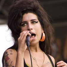 Gara-Gara Demam, Amy Winehouse Diancam Penjara