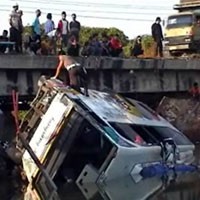 Bus Malam Langsung Indah Masuk Sungai, 3 Tewas