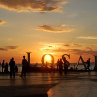 Ngabuburit di Pantai Losari Makassar