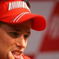 Casey Terjengkang, Isyaratkan Menyerah