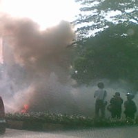 Mercy Tua Terbakar di Bawah Semanggi, Sudirman Macet