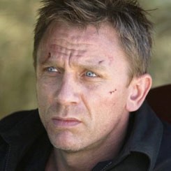 James Bond Terjebak Kebakaran