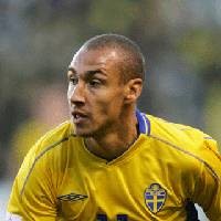 Ban Kapten di Laga ke-100 Larsson