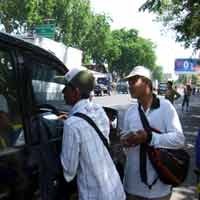 Bisnis Penukaran Uang, Sebuah Profesi Musiman