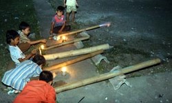 Meriam Bambu Permainan Favorit di Kala Ramadan