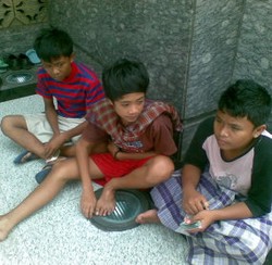 Mencari Rezeki di Masjid BI