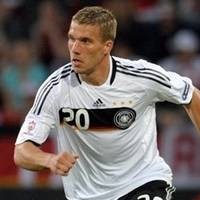 Bayern Tunggu Pembuktian Podolski