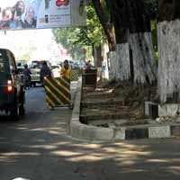 Hati-hati Melintas di Jalan Pemuda !