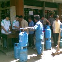 Gas Kosong di Pasaran, Dealer Pertamina Diserbu Warga