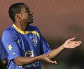 Latihan Diantar Helikopter, Robinho Pamer?