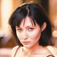 Shannen Doherty Bangga Punya Gigi Jarang