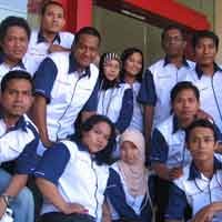 Baju Baru Si Putih Menjelang Lebaran