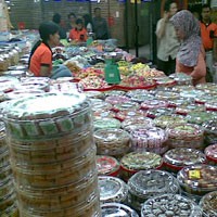 Kue Lebaran Mulai Diserbu Pembeli