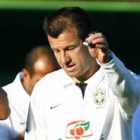 Puji Rival, Presiden Brasil Panen Protes