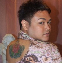 Ivan Gunawan Tanam Mawar di Punggung