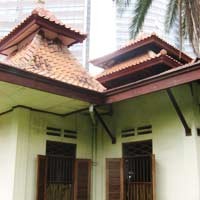 Bertemunya 3 Budaya di Masjid Hidayatullah