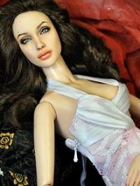 Angelina Jolie Dilelang Rp 32 Juta di Internet