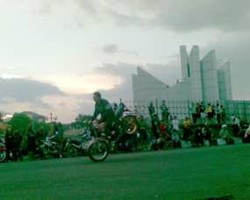 Melirik Sirkus Sang Penunggang Kuda Besi