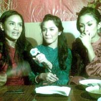 Revalina, Intan dan Melanie Putria Jadi Geng Heboh