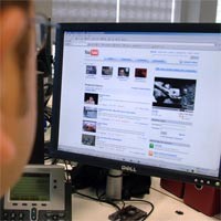 Posting Video Lelucon Malah Dipecat