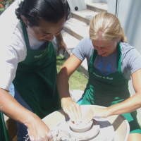 Craybas Canggung Bikin Keramik