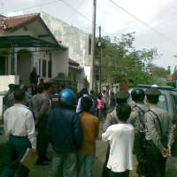 Warga Datang Karena Penasaran