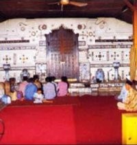 Melongok Makam Sunan Gunung Jati