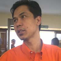 Jenguk Istri dan Anak, Munarman Keluar dari Sel Polda