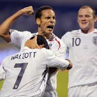 Walcott Hattrick, Inggris Permak Kroasia 4-1