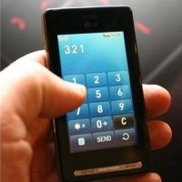 Ponsel Layar Sentuh Kian Jadi Primadona