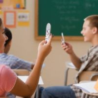 Studi: Ponsel Bikin Siswa Senang Belajar