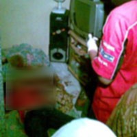 Tangannya Tersayat, Sutini Berlumuran Darah di Tempat Tidur