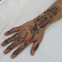 Tangan lebih Sedap Dipandang Dengan Mehndi 