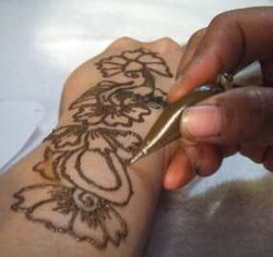 Mehndi, Anjuran Rasulullah Sampai Mitos