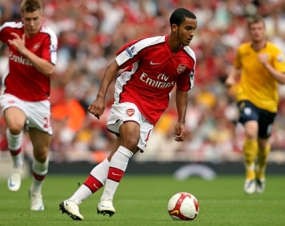 Walcott Belum Tentu Starter