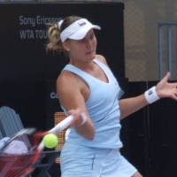 Schnyder Ditantang Petrova