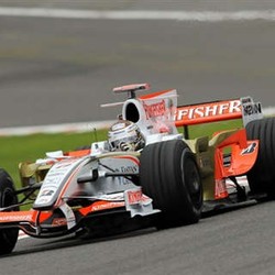 Diwarnai Hujan, Sutil Tercepat