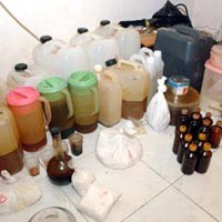 Polisi Geledah Pabrik Shabu di Surabaya 6 Jam