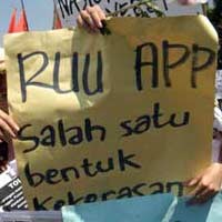 Bermuatan Politis, LSM Perempuan Tolak Pengesahan RUU Pornografi