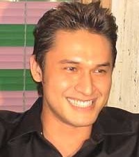 Indra Bruggman Rajin Mengaji di Bulan Puasa