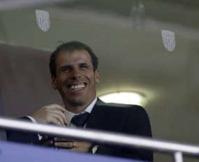 Latih West Ham, Zola Ambil Risiko