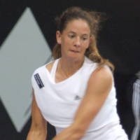 Paszek Antiklimaks, Schnyder Juara