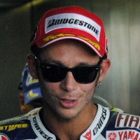 Rossi Start Terdepan Dibuntuti Stoner