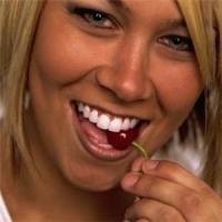 Putihkan Gigi dengan Permen Karet Nikotin