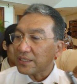 Bapepam Akui Tender Qtel di Indosat Simpang Siur
