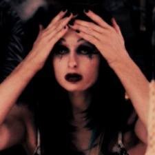 Paris Hilton Mendadak Gothic