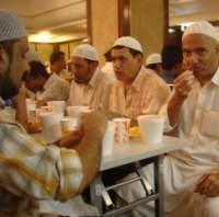 Buka Puasa Bersama di Masjid Kowloon 