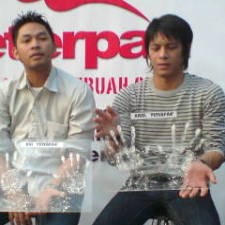 Tangan Kekar Ariel Peterpan Dipajang di Bandung