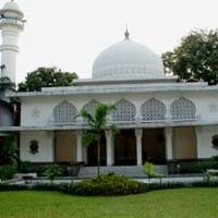 Arah Kiblat Masjid Istana Bergeser